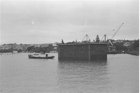 Construction of the Auckland Harbour Bridge, 1956 | Record | DigitalNZ