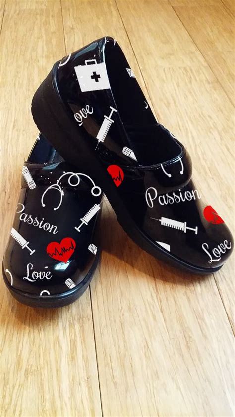 A Clog Theme Nurse Shoe (Limited Quantity) | Nursing shoes, Nursing ...