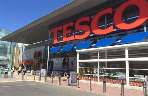 Tesco sets an example on living wages for banana plantation workers. Who’s next? - Produce ...