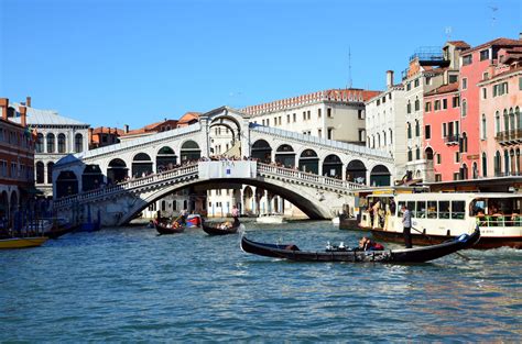 Photo: Rialto bridge - Venice - Italy