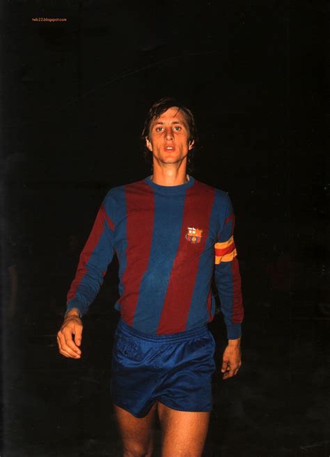 Johan Cruyff of Barcelona in 1974. | Futebol, Futebol soccer, Esportes