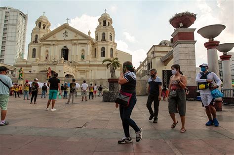 10 inside church, scores outside: Faithful flock to Quiapo Church | ABS ...