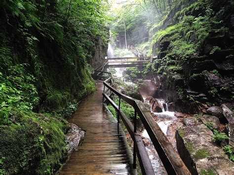 5 Scenic Waterfall Hikes in the White Mountains of New Hampshire ...