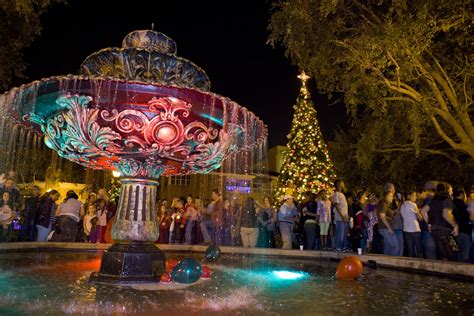 Hyde Park Village in Tampa Bay, MUST go see the giant Christmas Tree!!! | Tampa, Tampa bay area ...