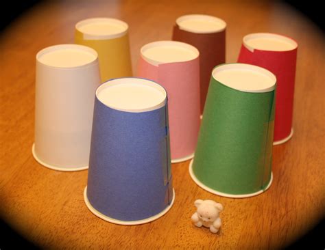 Spanish Game for Kids: Paper Cups for Hiding - Spanish Playground