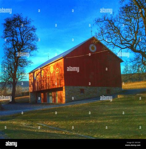 Pennsylvania dutch barn hex sign hi-res stock photography and images ...