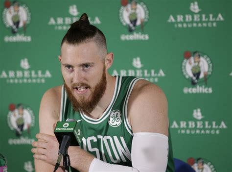 Aron Baynes Injury: Boston Celtics big man leaves vs. New York Knicks ...