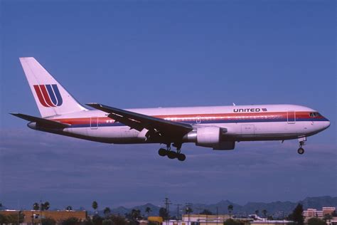 United Airlines Boeing 767-200; N608UA, December 1984 | Flickr