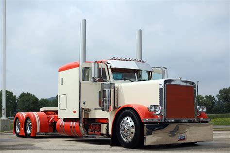 Seth Denning's cream and white 2006 Peterbilt 379 won Best of Show in ...