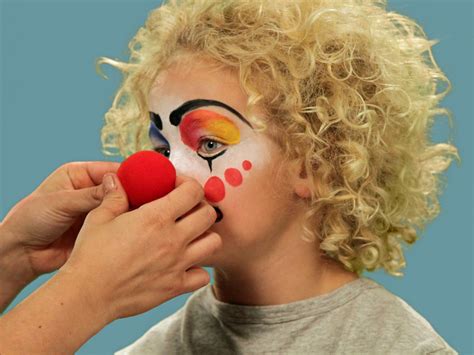 How to Paint a Clown Face For Halloween | HGTV