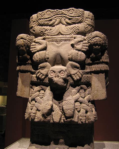 File:Aztec statue of Coatlicue, the earth goddess.jpg - Wikipedia