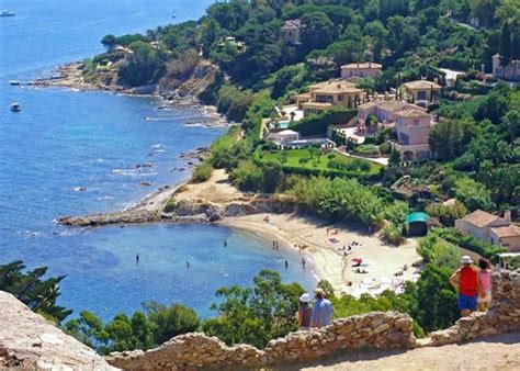 Plage des Graniers in Saint Tropez is located at the foot of the southern slopes of the Citadel ...