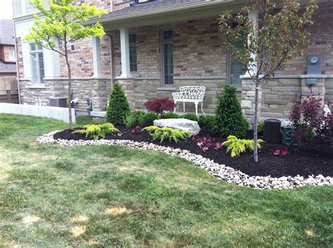 10+ Low Maintenance Front Yard Landscaping Ideas – ZYHOMY