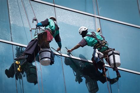 6 Ways on How to Clean Windows in a High Rise Flat - Divine Magazine