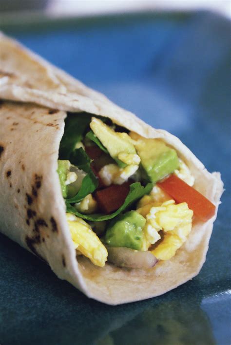 Healthy Egg + Veggie Breakfast Wrap (With images) | Veggie breakfast, Breakfast wraps, Healthy ...