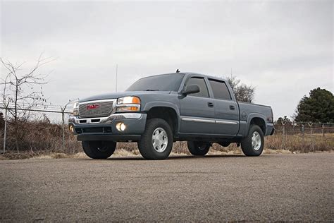 1.5-2 Inch Lift Kit | Chevy/GMC 1500 4WD (99-06 & Classic) | Rough Country