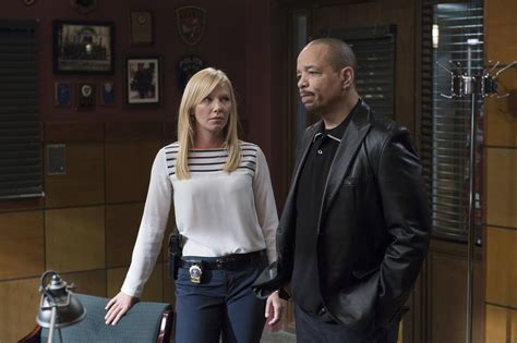 Kelli Giddish as Amanda Rollins in Law and Order: SVU - "Internal Affairs" - Kelli Giddish Photo ...