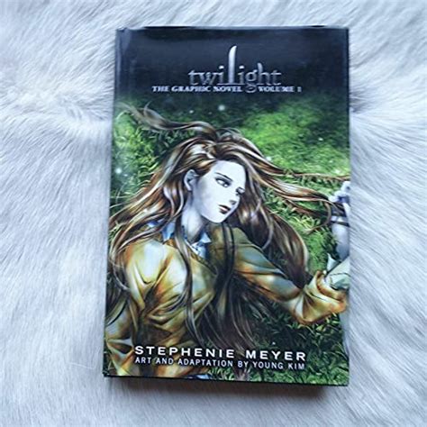 Twilight: The Graphic Novel, Volume 1 (Twilight Saga: The Graphic Novels) by Meyer, Stephenie ...