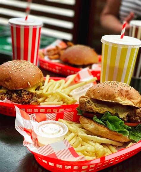 Benny’s Burgers add to Fyshwick food scene | HerCanberra