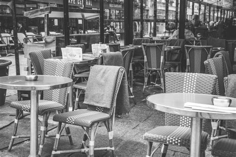 Angela Goossens - Outdoor Cafés in Paris | LensCulture