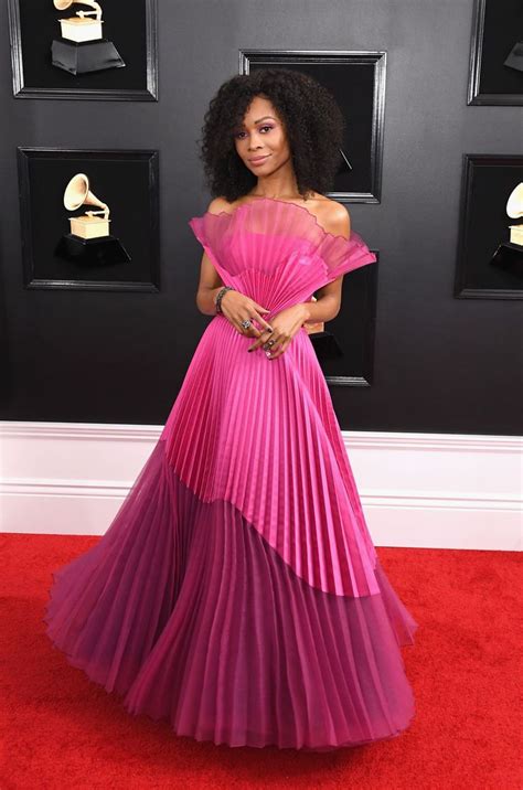 All the Fashion Hits and Misses at the Grammys | Celebrity inspired dresses, Red carpet dresses ...