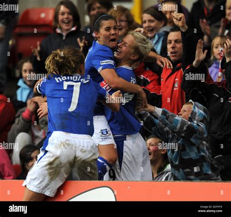 The everton players celebrate winning the womens fa cup hi-res stock ...