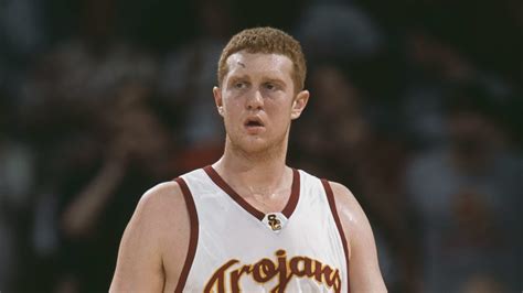 USC basketball legend Brian Scalabrine goes viral