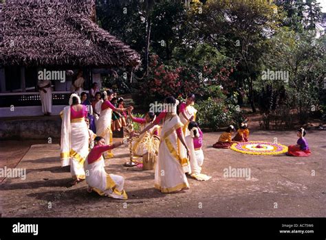 GIRLS OF THE FAMILY DOING THIRUVATHIRA DANCE DURING ONAM TRIVANDRUM ...