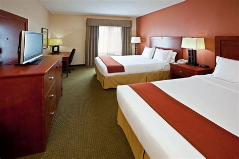 HOLIDAY INN EXPRESS & SUITES BEDFORD, AN IHG HOTEL $133 ($̶1̶6̶1̶ ...