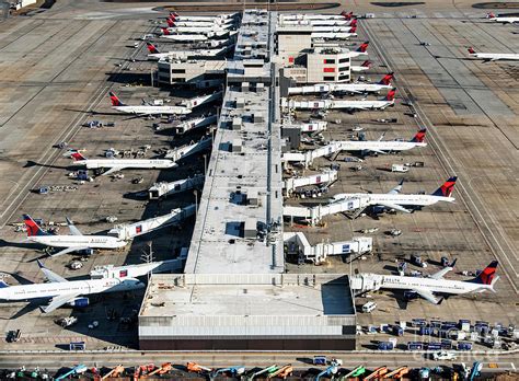 Delta Airline Jets at Terminal at Atlanta International Airport ...