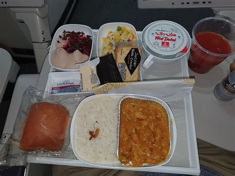 Emirates Airline Inflight Meals | Food served on board | Airreview