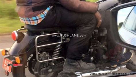 2020 Royal Enfield Thunderbird accessories spied - Windscreen, leg guard, etc