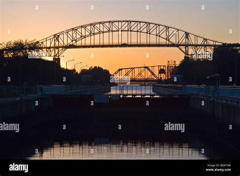 The international bridge at sault ste marie hi-res stock photography ...