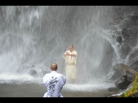 Monk Meditates Beneath Ice-Cold Waterfall in Nikko, Japan - YouTube