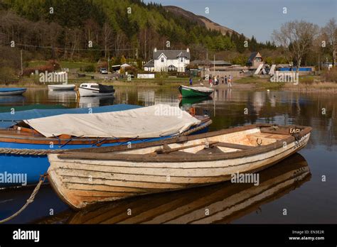 BALMAHA, LOCH LOMOND, SCOTLAND, UK - 22 APRIL 2015: Balmaha marina ...