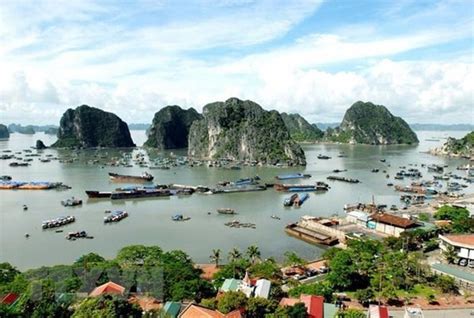 Quang Ninh vows to close many coal mines for Ha Long Bay protection