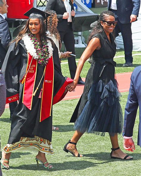 Sasha Obama Graduates From USC, Barack & Michelle Obama In Attendance – Hollywood Life