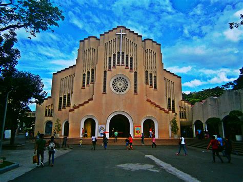 Exploring The Baclaran Church - It's Me Bluedreamer!