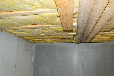 Best Way To Insulate Floor Joists For Soundproofing | Viewfloor.co