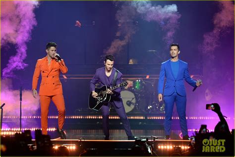 Photo: jonas brothers happiness begins tour august 2019 03 | Photo ...