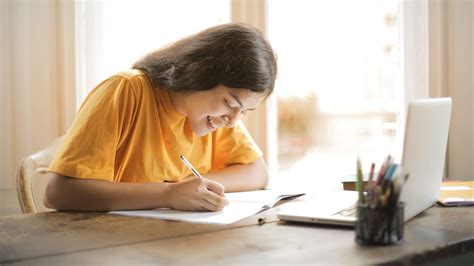 7 College Essay Writing Tips Students Can Use Right Now - CollegiateParent