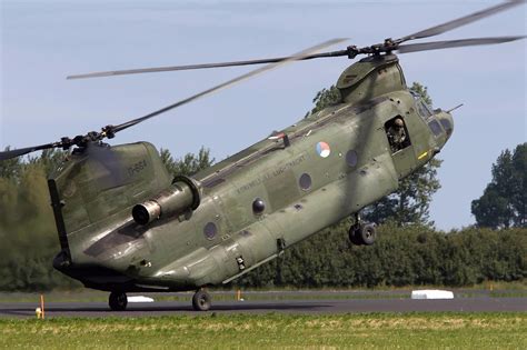 Boeing CH-47 Chinook of RNAF Unusual Takeoff - AIRCRAFT WALLPAPER GALLERIES