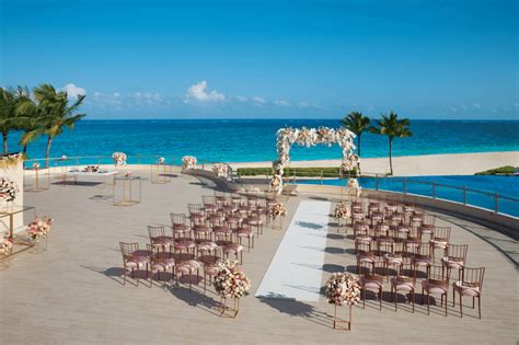 Top 10 Cancun Wedding Packages & Resorts | W/Prices (2024)