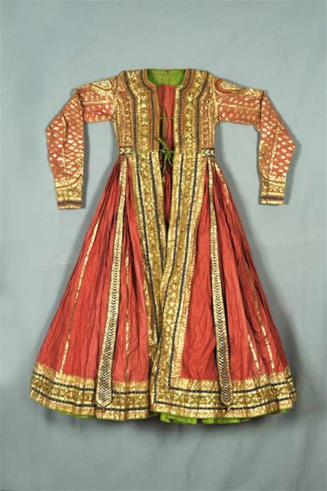 Peshwaz from the Mughal Era Preserved in a Museum (India) (Image: http ...