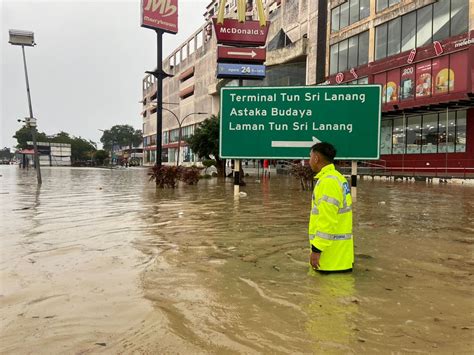 Johor dilanda banjir besar - Kota Tinggi paling terjejas, beberapa ...