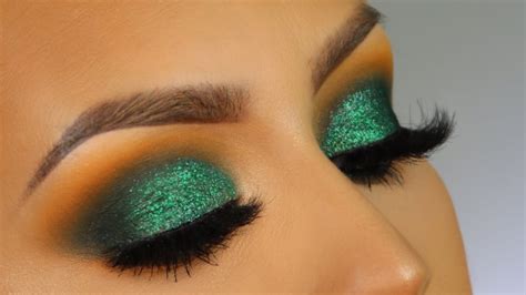 St. Patricks Day makeup tutorial l green glitter eyeshadow - YouTube