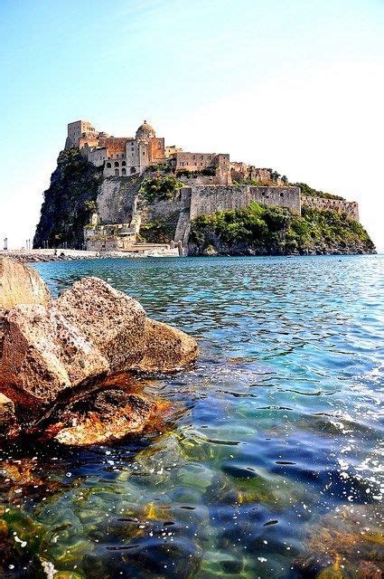 Aragonese Castle, Is lovely art - Art and Architecture Architecturia