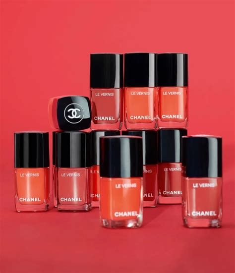 Chanel Makeup Spring 2023 Collection Red