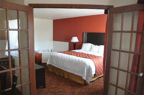 Rodeway Inn & Suites near Okoboji Lake - UPDATED 2017 Prices & Hotel Reviews (Milford, Iowa ...