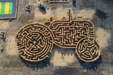 Kalispell Farm Builds 4,000-Bale Maze - Flathead Beacon